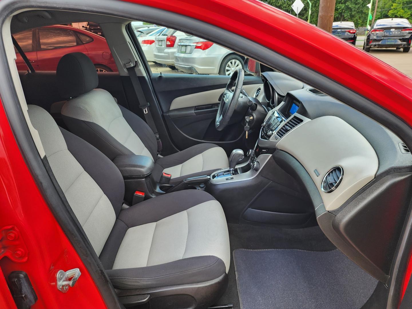 2014 RED Chevrolet Cruze LS (1G1PA5SH2E7) with an 1.8L L4 DOHC 16V FFV engine, 6-Speed Automatic transmission, located at 2660 S.Garland Avenue, Garland, TX, 75041, (469) 298-3118, 32.885551, -96.655602 - Welcome to DallasAutos4Less, one of the Premier BUY HERE PAY HERE Dealers in the North Dallas Area. We specialize in financing to people with NO CREDIT or BAD CREDIT. We need proof of income, proof of residence, and a ID. Come buy your new car from us today!! This is a very well cared for 2014 CH - Photo#16